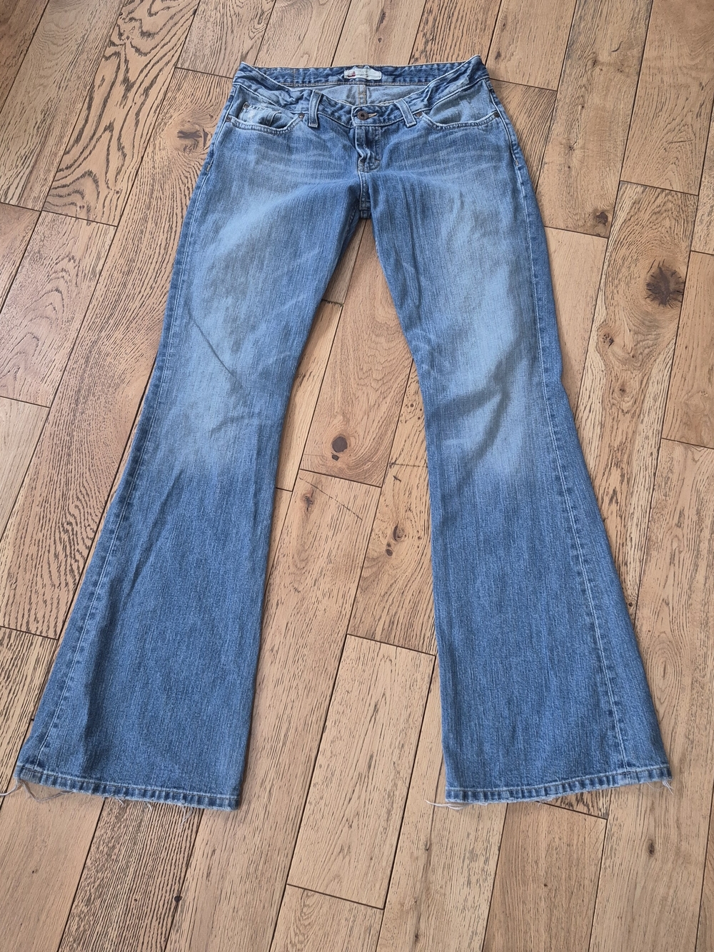 BKE Denim Star women’s jeans, size 30 x 35½. Medium wash with a low-rise bootcut